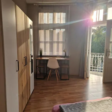 Lambo's Corner - Guest * Warna