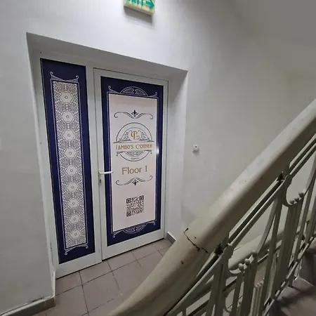 Lambo's Corner - Guest Pensjonat *