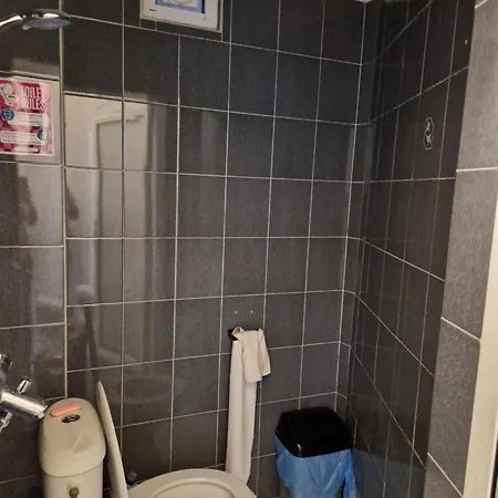 Lambo's Corner - Guest * Warna