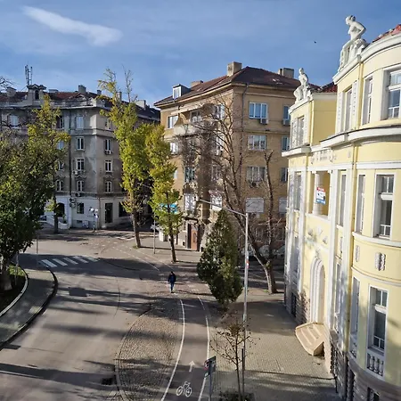 Lambo's Corner - Guest Warna