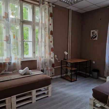 Lambo's Corner - Guest * Warna