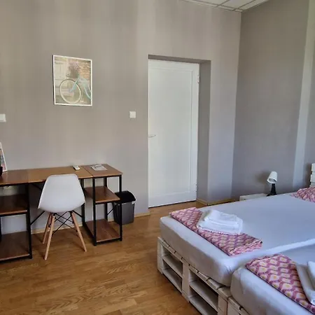 Lambo's Corner - Guest Warna