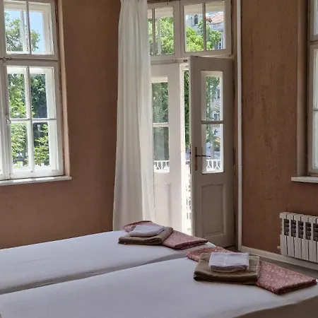 Lambo's Corner - Guest * Warna