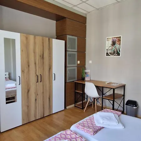 Lambo's Corner - Guest Pensjonat *