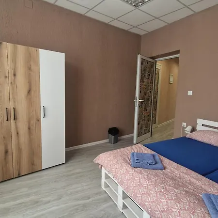 Lambo's Corner - Guest Warna