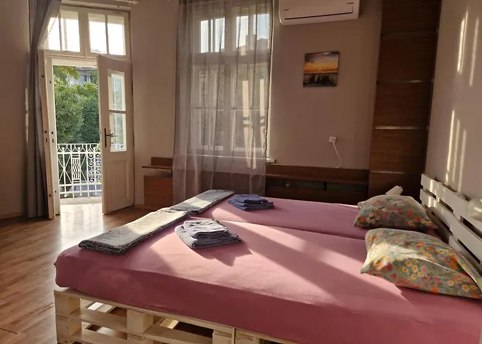 Lambo's Corner - Guest Vendégház Várna