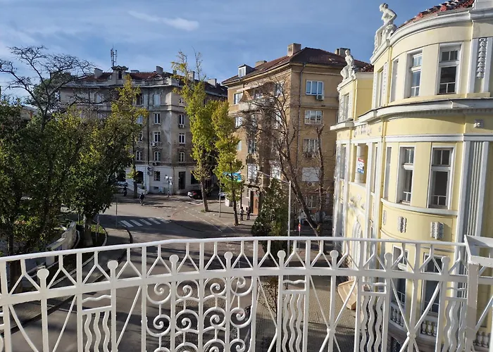 Lambo's Corner - Guest *