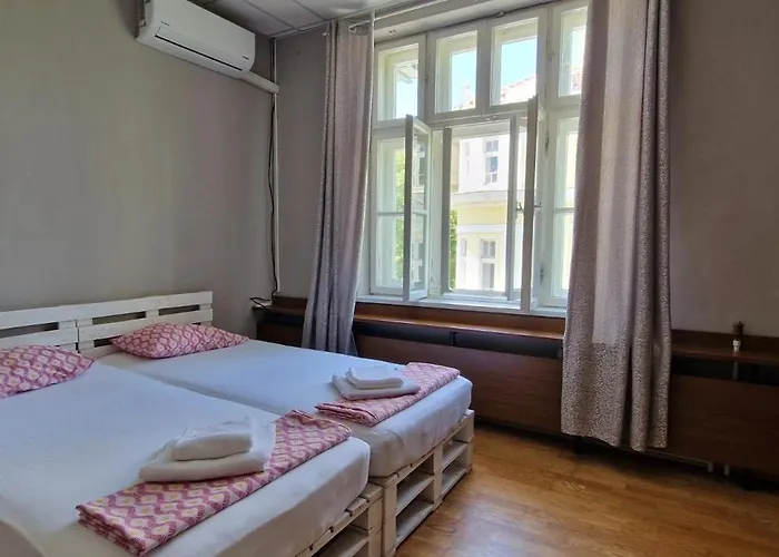 Lambo's Corner - Guest *