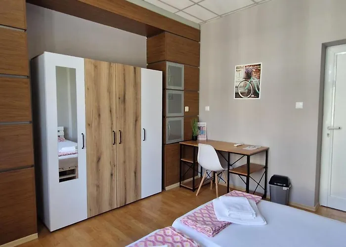 Lambo's Corner - Guest Vendégház *