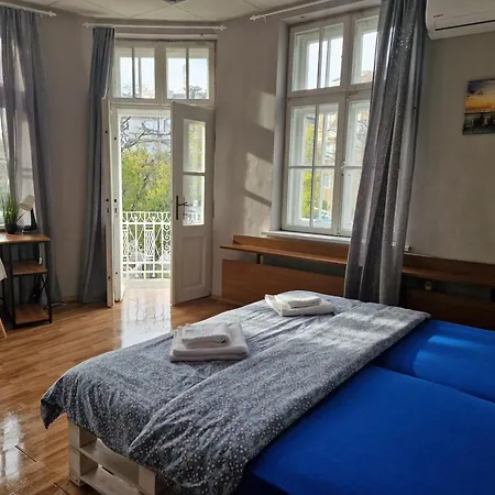 Lambo's Corner - Guest Gasthuis Varna