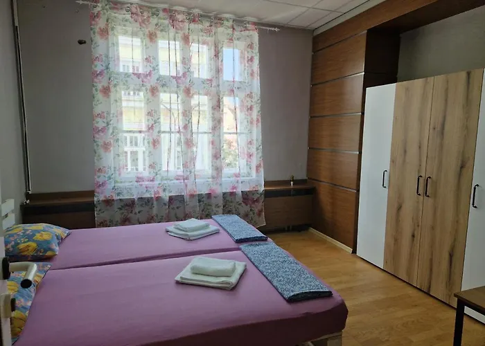 Lambo's Corner - Guest 招待所