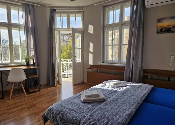 Lambo's Corner - Guest 招待所 *