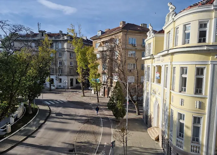 Lambo's Corner - Guest 瓦爾納