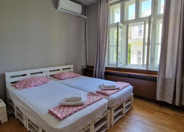 Lambo's Corner - Guest 招待所