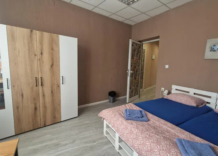 Lambo's Corner - Guest 瓦爾納